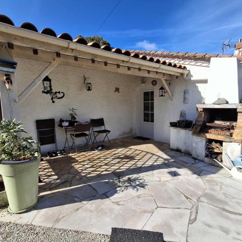 MAISON DE CAMPAGNE EN PIERRES AVEC 2 GARAGES ATTENANTS ET PARC CLOS ET ARBORE