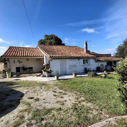 MAISON DE CAMPAGNE EN PIERRES AVEC 2 GARAGES ATTENANTS ET PARC CLOS ET ARBORE
