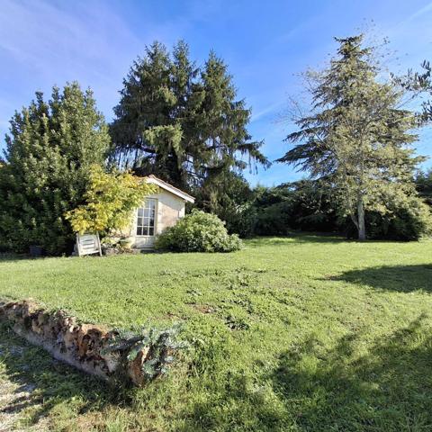 MAISON DE CAMPAGNE EN PIERRES AVEC 2 GARAGES ATTENANTS ET PARC CLOS ET ARBORE