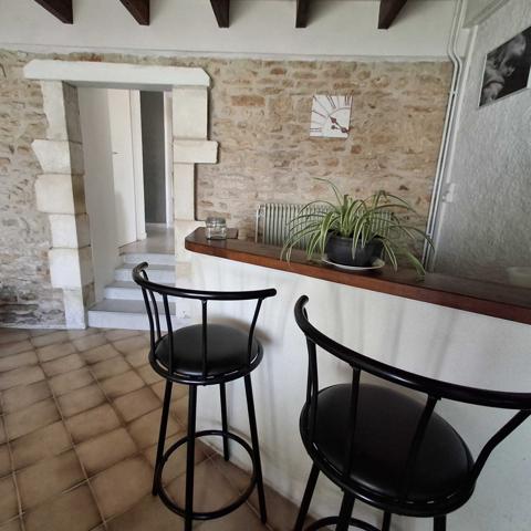 MAISON DE CAMPAGNE EN PIERRES AVEC 2 GARAGES ATTENANTS ET PARC CLOS ET ARBORE
