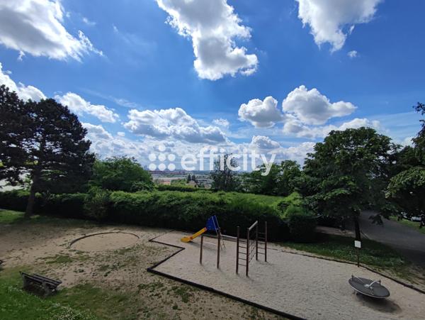 Appartement
         5 pièces
        - 100 m² Exclusivité 239 500 € *