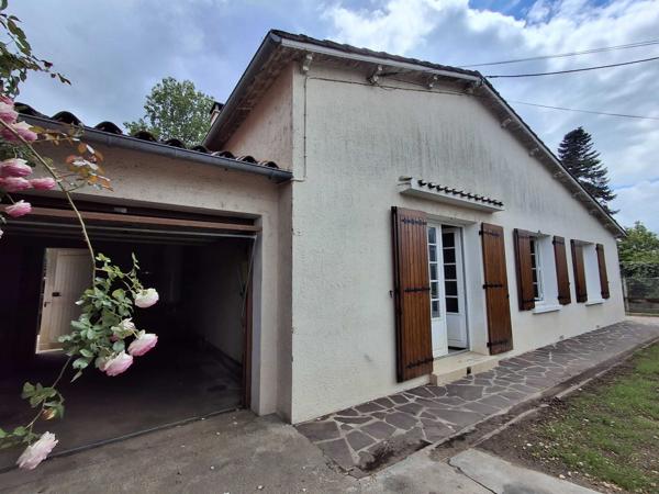 MAISON DE VILLE AVEC GARAGE ET TERRAIN CLOS