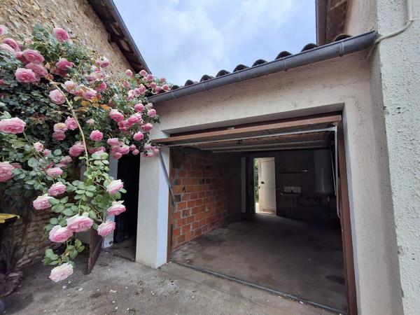 MAISON DE VILLE AVEC GARAGE ET TERRAIN CLOS