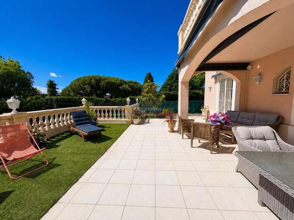 Vente                                                      Villa
                        
                     6 pièces                      150 m2                     à Fréjus