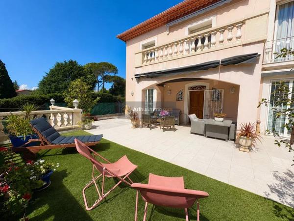 Vente                                                      Villa
                        
                     6 pièces                      150 m2                     à Fréjus
