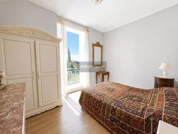 Vente                                                      Villa
                        
                     6 pièces                      150 m2                     à Fréjus
