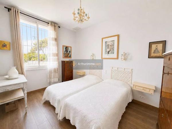 Vente                                                      Villa
                        
                     6 pièces                      150 m2                     à Fréjus