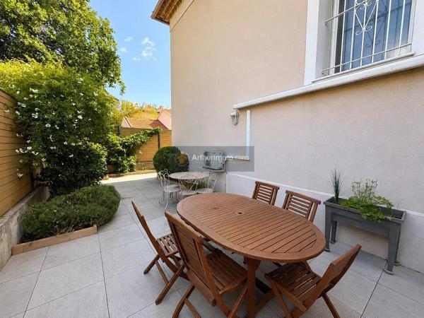 Vente                                                      Villa
                        
                     6 pièces                      150 m2                     à Fréjus