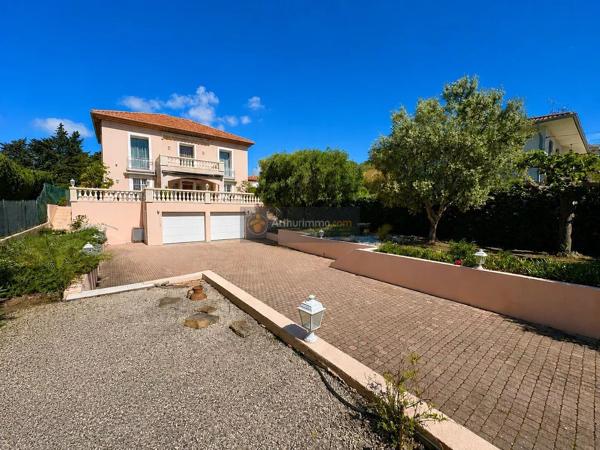 Vente                                                      Villa
                        
                     6 pièces                      150 m2                     à Fréjus