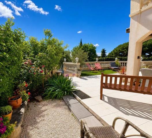 Vente                                                      Villa
                        
                     6 pièces                      150 m2                     à Fréjus