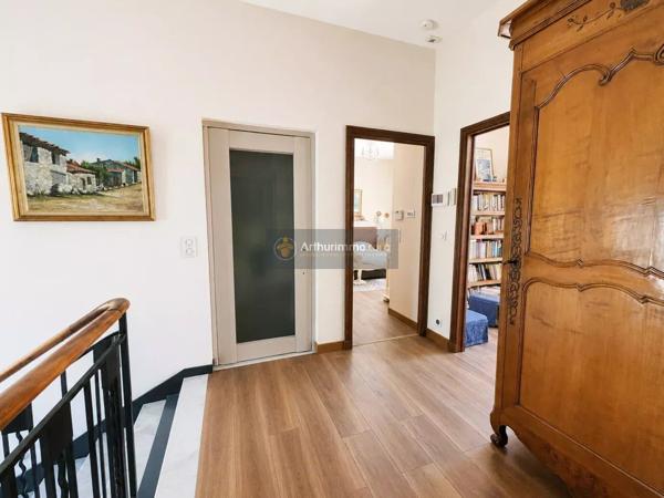Vente                                                      Villa
                        
                     6 pièces                      150 m2                     à Fréjus