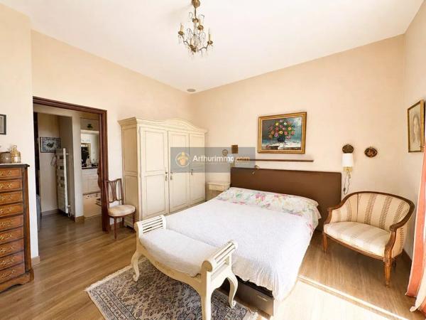 Vente                                                      Villa
                        
                     6 pièces                      150 m2                     à Fréjus