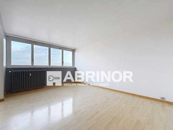 Appartement de type 3 - Balcon - Proximité tramway et métro. ROUBAIX