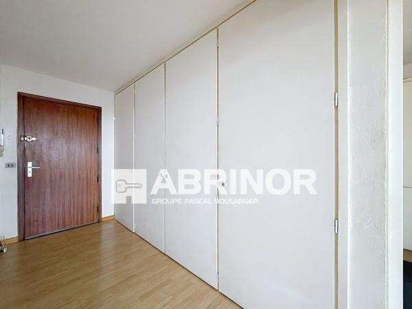 Appartement de type 3 - Balcon - Proximité tramway et métro. ROUBAIX