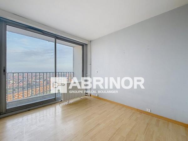 Appartement de type 3 - Balcon - Proximité tramway et métro. ROUBAIX