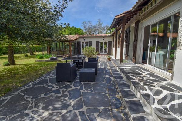 Maison à vendre  6 pièces - 146,41 m 2   ST MEDARD EN JALLES  - 33