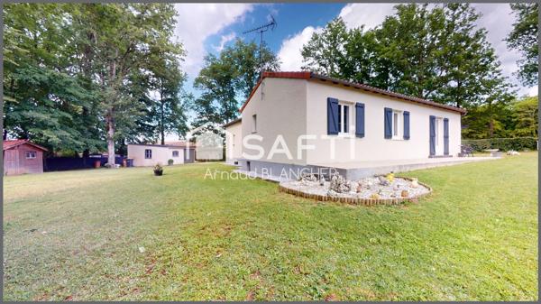 Pavillon plain-pied, trois chambres + bureau, salle de bain, garage, jardin.