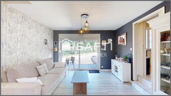 Pavillon plain-pied, trois chambres + bureau, salle de bain, garage, jardin.