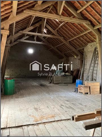 Magnifique ensemble immobilier avec grange, cave, étable, atelier, terrain agricole à Flayat !