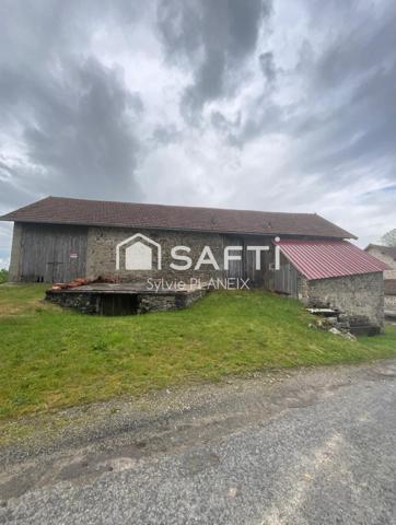 Magnifique ensemble immobilier avec grange, cave, étable, atelier, terrain agricole à Flayat !