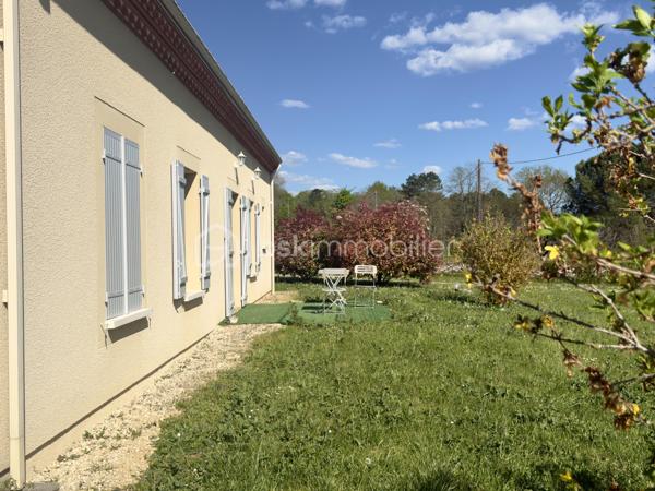 Maison contemporaine de plain-pied – Lumineuse – Grand terrain
Construite en 2015, cette charmante maison contemporaine de plain-pied d’environ 89 m² saura vous séduire par sa luminosité, son excellent état d’entretien et son environnement paisible.
Elle se compose d’une entrée avec WC indépendant, d’une belle pièce de vie conviviale avec cuisine équipée ouverte sur le séjour, de trois chambres avec placards intégrés, d’une salle d’eau moderne, ainsi que d’un cellier offrant un accès direct au garage.
Implantée sur un terrain spacieux de 1 500 m², la propriété offre également la possibilité d’acquérir jusqu’à 3 000 m² supplémentaires, idéal pour les amoureux de la nature, du jardinage ou pour accueillir des animaux.
Prestations de qualité :
Double vitrage bois 
Chauffage au sol 
Pompe à chaleur (chauffage + eau chaude) 
Assainissement individuel 
Exposée plein sud, la maison bénéficie d’une vue dégagée et d’un ensoleillement optimal tout au long de la journée.
Taxe foncière : 742€
Un bien clé en main, à visiter sans tarder !
Visites possibles 7 jours sur 7.

Contemporary single-storey house – Bright – Large lot
Built in 2015, this charming contemporary single-storey house of about 89 m2 will seduce you with its brightness, its excellent state of maintenance and its peaceful environment.
It consists of an entrance with separate toilet, a beautiful living room with open kitchen open to the living room, three bedrooms with built-in wardrobes, a modern bathroom and a cellar offering direct access to the garage.
Located on a spacious plot of 1,500 m 2, the property also offers the possibility to acquire up to 3,000 m 2, ideal for nature lovers, gardening or to accommodate animals.
Quality services:
Double glazing wood 
Underfloor heating 
Heat pump (heating + hot water) 
Individual sanitation 
Facing south, the house enjoys an unobstructed view and optimal sunshine throughout the day.
Property tax: €742
A turnkey property, to visit without delay!
Visits possible 7 days a week.