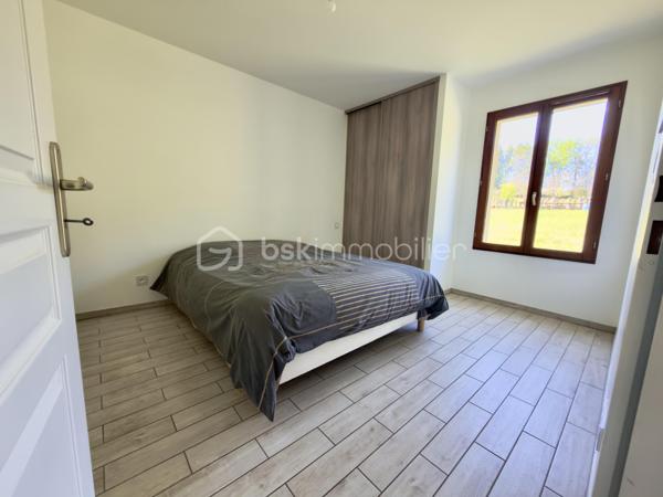 Maison contemporaine de plain-pied – Lumineuse – Grand terrain
Construite en 2015, cette charmante maison contemporaine de plain-pied d’environ 89 m² saura vous séduire par sa luminosité, son excellent état d’entretien et son environnement paisible.
Elle se compose d’une entrée avec WC indépendant, d’une belle pièce de vie conviviale avec cuisine équipée ouverte sur le séjour, de trois chambres avec placards intégrés, d’une salle d’eau moderne, ainsi que d’un cellier offrant un accès direct au garage.
Implantée sur un terrain spacieux de 1 500 m², la propriété offre également la possibilité d’acquérir jusqu’à 3 000 m² supplémentaires, idéal pour les amoureux de la nature, du jardinage ou pour accueillir des animaux.
Prestations de qualité :
Double vitrage bois 
Chauffage au sol 
Pompe à chaleur (chauffage + eau chaude) 
Assainissement individuel 
Exposée plein sud, la maison bénéficie d’une vue dégagée et d’un ensoleillement optimal tout au long de la journée.
Taxe foncière : 742€
Un bien clé en main, à visiter sans tarder !
Visites possibles 7 jours sur 7.

Contemporary single-storey house – Bright – Large lot
Built in 2015, this charming contemporary single-storey house of about 89 m2 will seduce you with its brightness, its excellent state of maintenance and its peaceful environment.
It consists of an entrance with separate toilet, a beautiful living room with open kitchen open to the living room, three bedrooms with built-in wardrobes, a modern bathroom and a cellar offering direct access to the garage.
Located on a spacious plot of 1,500 m 2, the property also offers the possibility to acquire up to 3,000 m 2, ideal for nature lovers, gardening or to accommodate animals.
Quality services:
Double glazing wood 
Underfloor heating 
Heat pump (heating + hot water) 
Individual sanitation 
Facing south, the house enjoys an unobstructed view and optimal sunshine throughout the day.
Property tax: €742
A turnkey property, to visit without delay!
Visits possible 7 days a week.