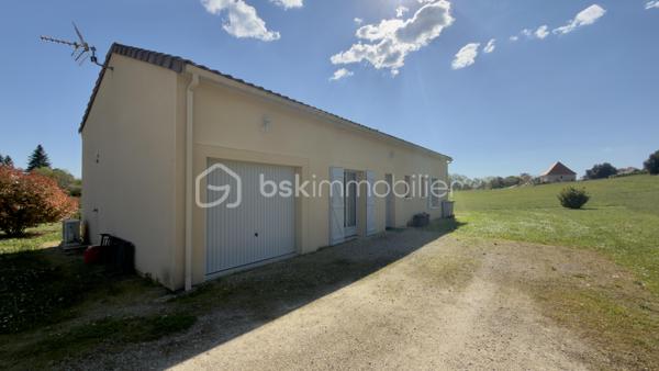 Maison contemporaine de plain-pied – Lumineuse – Grand terrain
Construite en 2015, cette charmante maison contemporaine de plain-pied d’environ 89 m² saura vous séduire par sa luminosité, son excellent état d’entretien et son environnement paisible.
Elle se compose d’une entrée avec WC indépendant, d’une belle pièce de vie conviviale avec cuisine équipée ouverte sur le séjour, de trois chambres avec placards intégrés, d’une salle d’eau moderne, ainsi que d’un cellier offrant un accès direct au garage.
Implantée sur un terrain spacieux de 1 500 m², la propriété offre également la possibilité d’acquérir jusqu’à 3 000 m² supplémentaires, idéal pour les amoureux de la nature, du jardinage ou pour accueillir des animaux.
Prestations de qualité :
Double vitrage bois 
Chauffage au sol 
Pompe à chaleur (chauffage + eau chaude) 
Assainissement individuel 
Exposée plein sud, la maison bénéficie d’une vue dégagée et d’un ensoleillement optimal tout au long de la journée.
Taxe foncière : 742€
Un bien clé en main, à visiter sans tarder !
Visites possibles 7 jours sur 7.

Contemporary single-storey house – Bright – Large lot
Built in 2015, this charming contemporary single-storey house of about 89 m2 will seduce you with its brightness, its excellent state of maintenance and its peaceful environment.
It consists of an entrance with separate toilet, a beautiful living room with open kitchen open to the living room, three bedrooms with built-in wardrobes, a modern bathroom and a cellar offering direct access to the garage.
Located on a spacious plot of 1,500 m 2, the property also offers the possibility to acquire up to 3,000 m 2, ideal for nature lovers, gardening or to accommodate animals.
Quality services:
Double glazing wood 
Underfloor heating 
Heat pump (heating + hot water) 
Individual sanitation 
Facing south, the house enjoys an unobstructed view and optimal sunshine throughout the day.
Property tax: €742
A turnkey property, to visit without delay!
Visits possible 7 days a week.