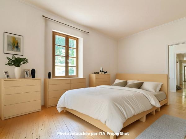 Agen, à seulement 6kms, authentique maison en pierre de 203m² avec grand terrain, garage et cave.