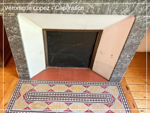 Agen, à seulement 6kms, authentique maison en pierre de 203m² avec grand terrain, garage et cave.