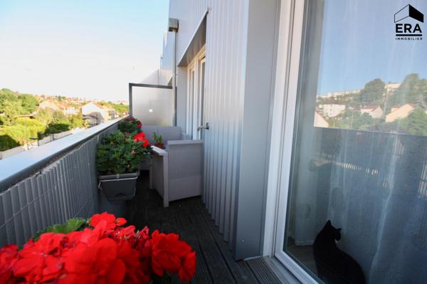 F2 dernier étage avec balcon et parking