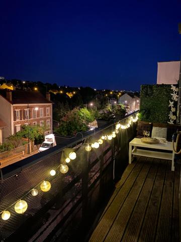 F2 dernier étage avec balcon et parking