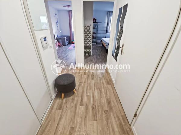 Vente                                                      Appartement
                        
                     3 pièces                      61 m2                     à Saint-Pierre-du-Perray