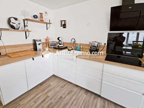 Vente                                                      Appartement
                        
                     3 pièces                      61 m2                     à Saint-Pierre-du-Perray