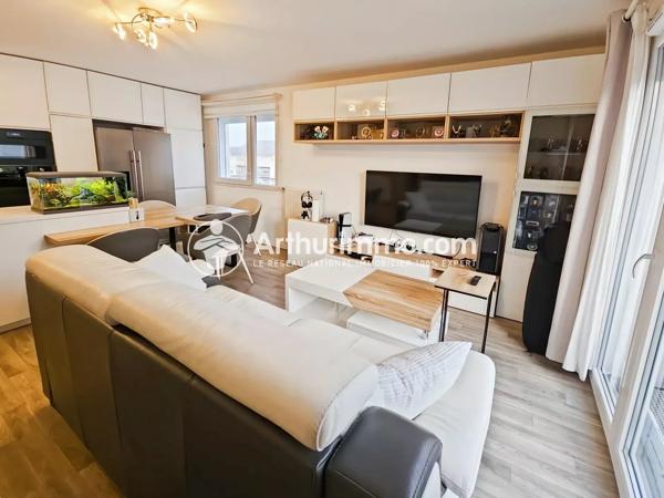 Vente                                                      Appartement
                        
                     3 pièces                      61 m2                     à Saint-Pierre-du-Perray