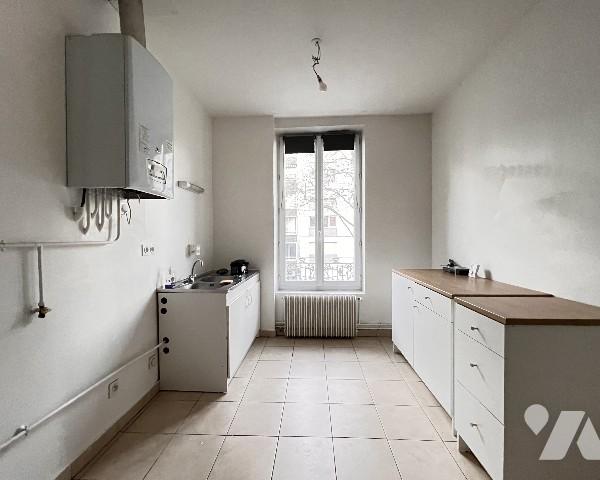 LYON 8, Moulin à vent, T1 bis de 29 m² dans immeuble ancien rénové.