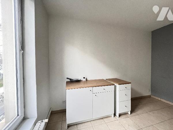 LYON 8, Moulin à vent, T1 bis de 29 m² dans immeuble ancien rénové.