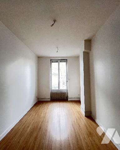 LYON 8, Moulin à vent, T1 bis de 29 m² dans immeuble ancien rénové.