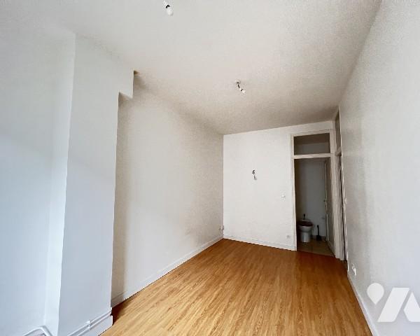 LYON 8, Moulin à vent, T1 bis de 29 m² dans immeuble ancien rénové.