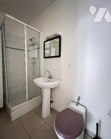 LYON 8, Moulin à vent, T1 bis de 29 m² dans immeuble ancien rénové.