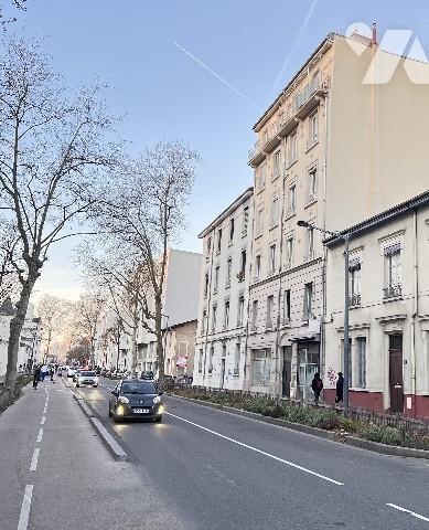 LYON 8, Moulin à vent, T1 bis de 29 m² dans immeuble ancien rénové.