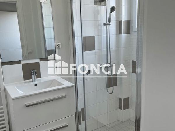 Location Appartement 3 pièces 62.15 m² - 12 QUAI DU ROI RENE Saumur 49400