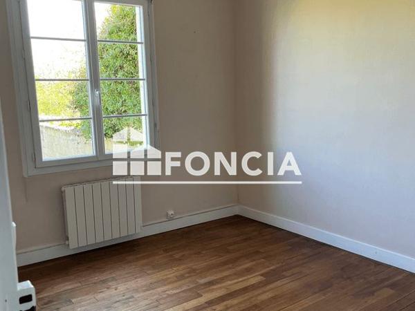 Location Appartement 3 pièces 62.15 m² - 12 QUAI DU ROI RENE Saumur 49400