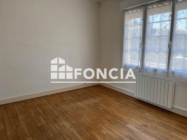 Location Appartement 3 pièces 62.15 m² - 12 QUAI DU ROI RENE Saumur 49400