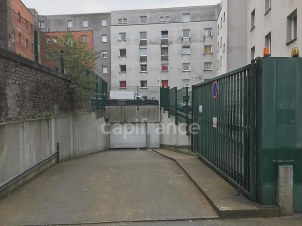 Parking en residence sécurisé à vendre LILLE (59) vendu occupé, au carrefour des rues Iéna, des Postes , Wazemmes.