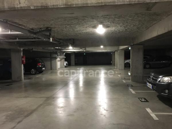 Parking en residence sécurisé à vendre LILLE (59) vendu occupé, au carrefour des rues Iéna, des Postes , Wazemmes.