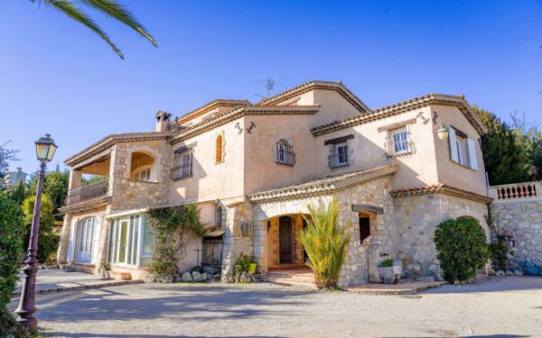 Appartement à vendre    5 pièces •  Mougins