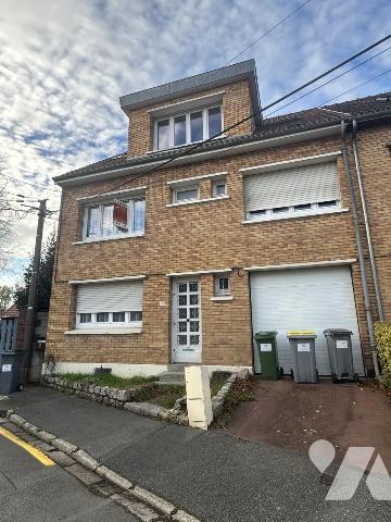 Maison semi-individuelle spacieuse – 5 chambres – Quartier prisé proche Jardin Public