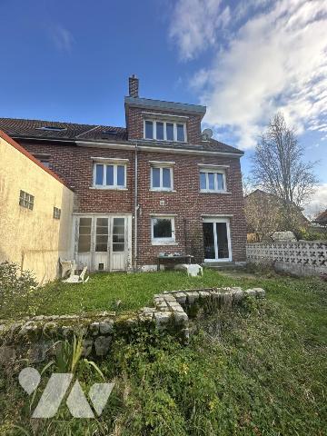 Maison semi-individuelle spacieuse – 5 chambres – Quartier prisé proche Jardin Public