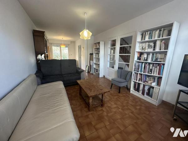 Maison semi-individuelle spacieuse – 5 chambres – Quartier prisé proche Jardin Public