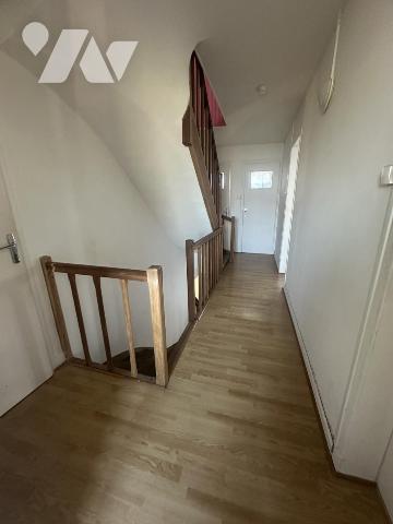 Maison semi-individuelle spacieuse – 5 chambres – Quartier prisé proche Jardin Public